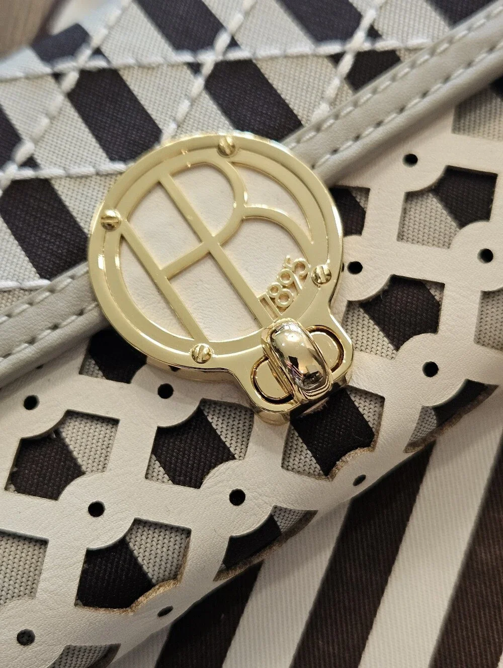 NWT Henri Bendel Miss B Slim Continental Plus Wallet White Multi With Dustbag